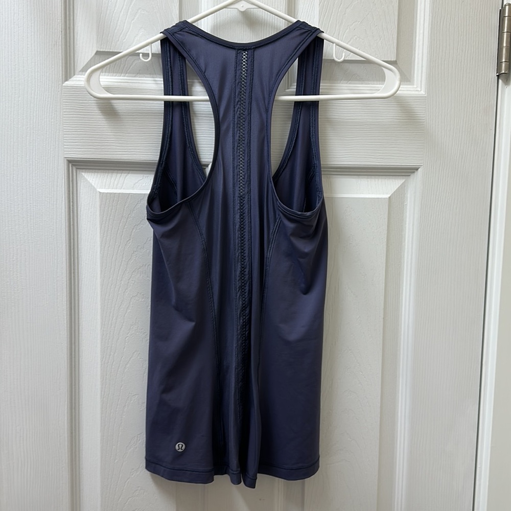 LIKE NEW! Lululemon Sculpt It Singlet - Picture 6 of 14